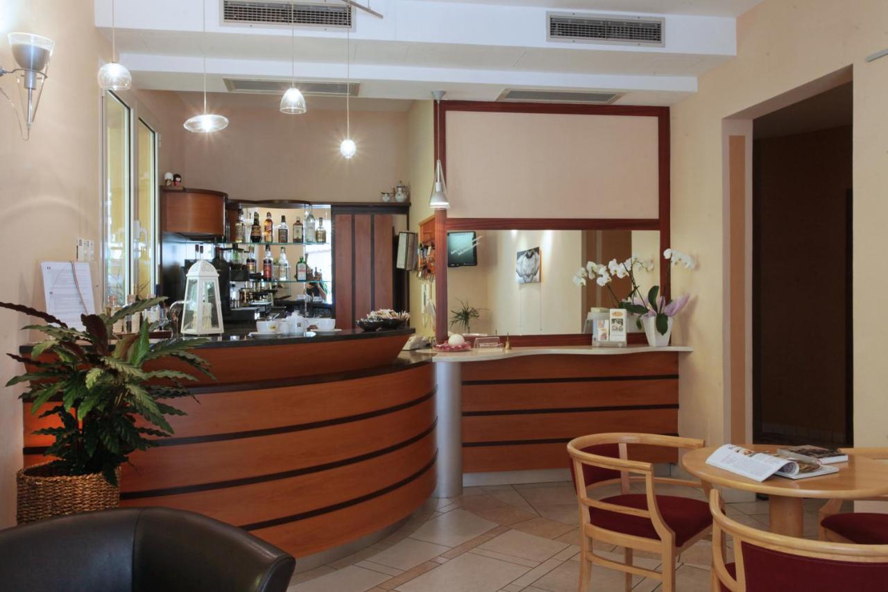 Hotel Villa Irma Rimini Esterno foto
