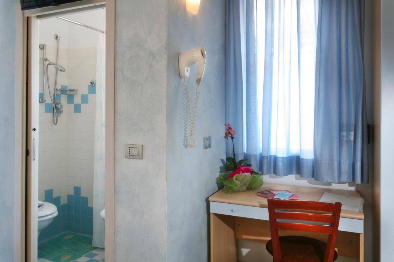 Hotel Villa Irma Rimini Esterno foto